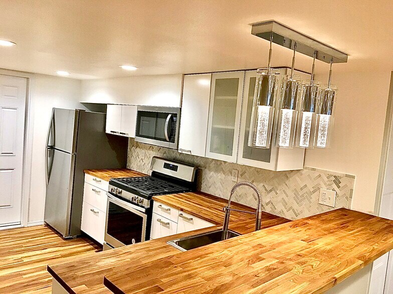 Building Photo - 5404 NE 54th Ave