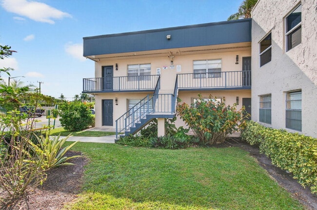 Building Photo - 180 Flanders C