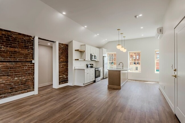 Building Photo - 110 Hotel St