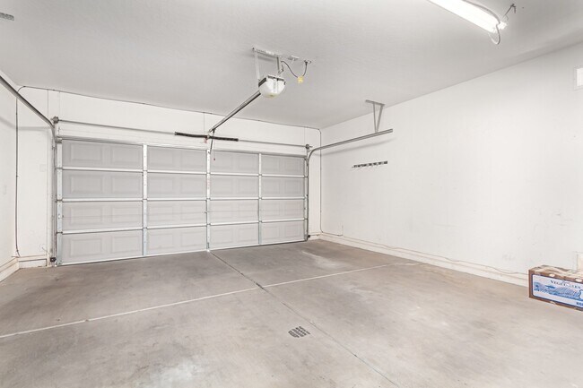Building Photo - 4384 E Cherry Hills Dr