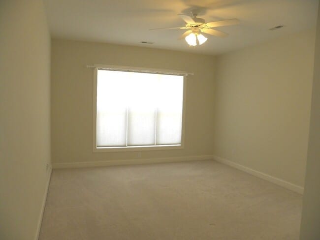 Building Photo - Absolutely beautiful home at the Cottages ...