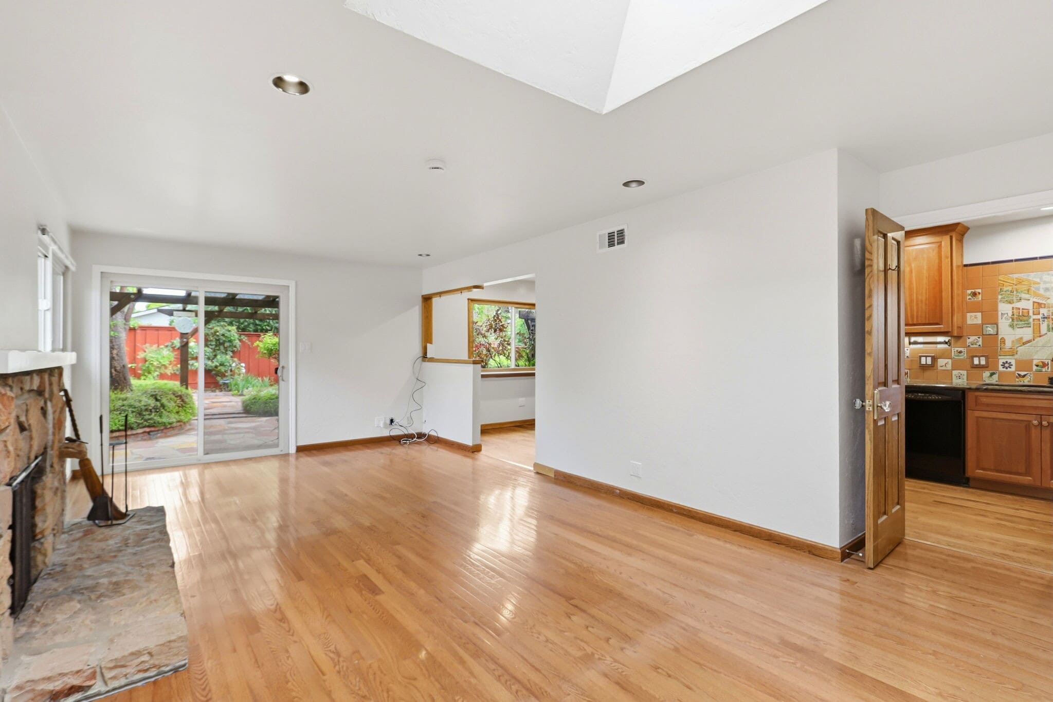 Building Photo - 927 Lorne Way