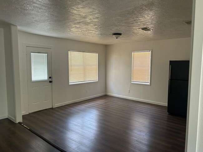 Building Photo - Gorgeous all renovated Home in Richwood, TX