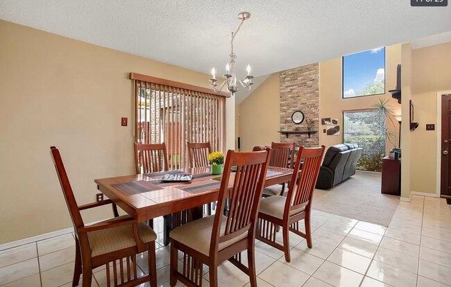 Building Photo - 1512 Woodcreek Dr