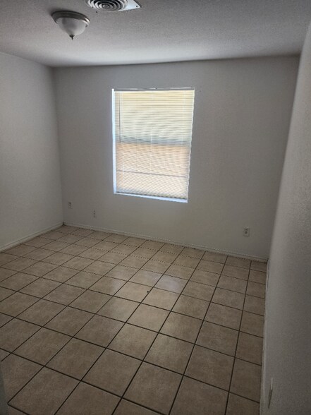 Building Photo - 7375 N Loop Dr