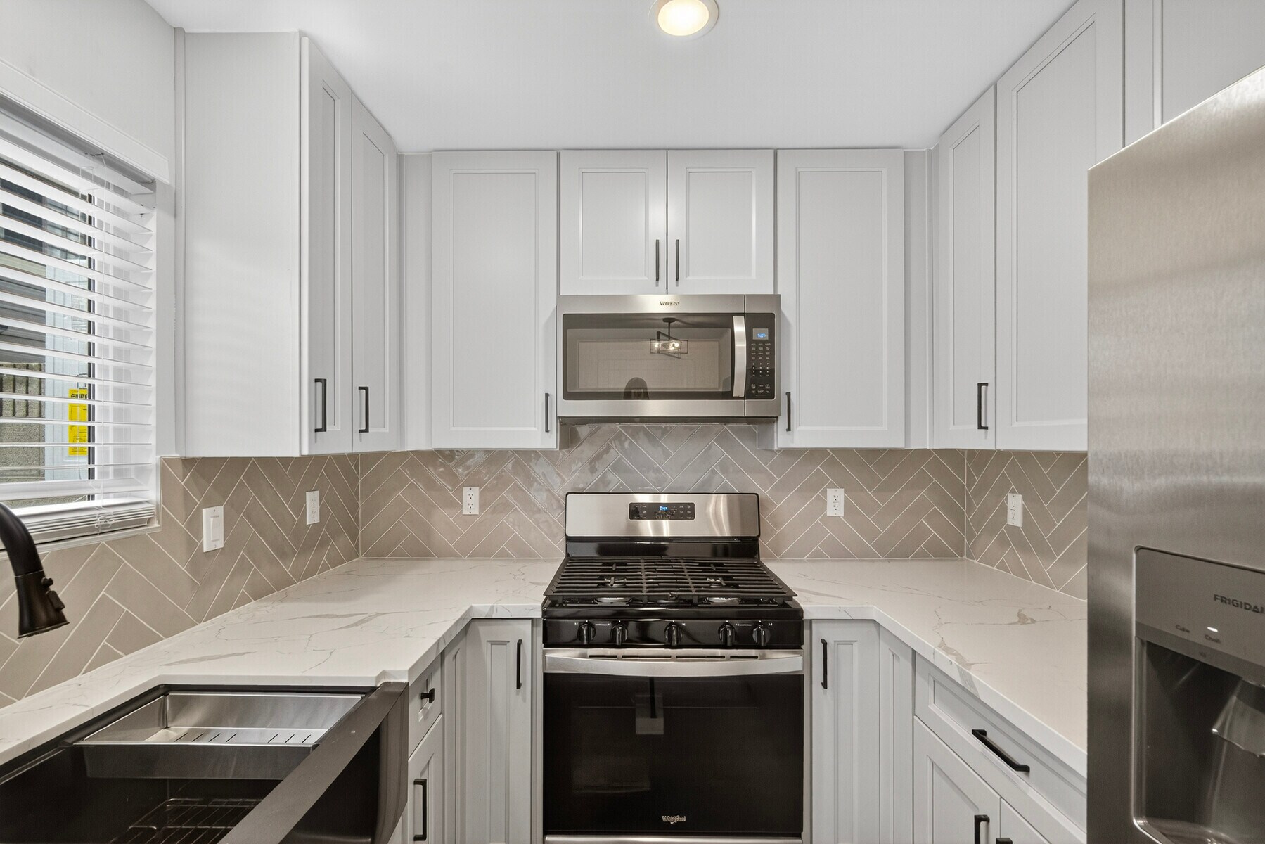 Building Photo - 11972 Walnut St