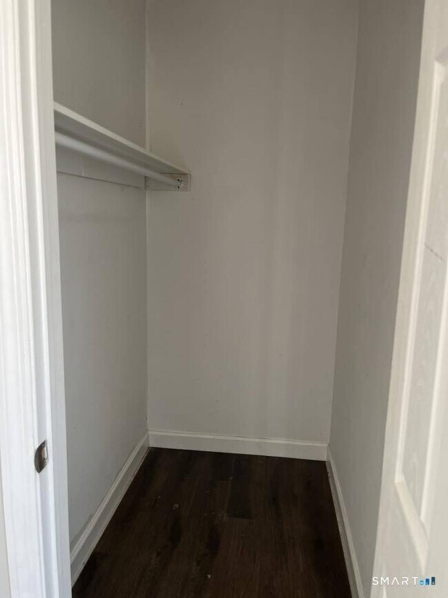 Building Photo - 162 Sheridan St