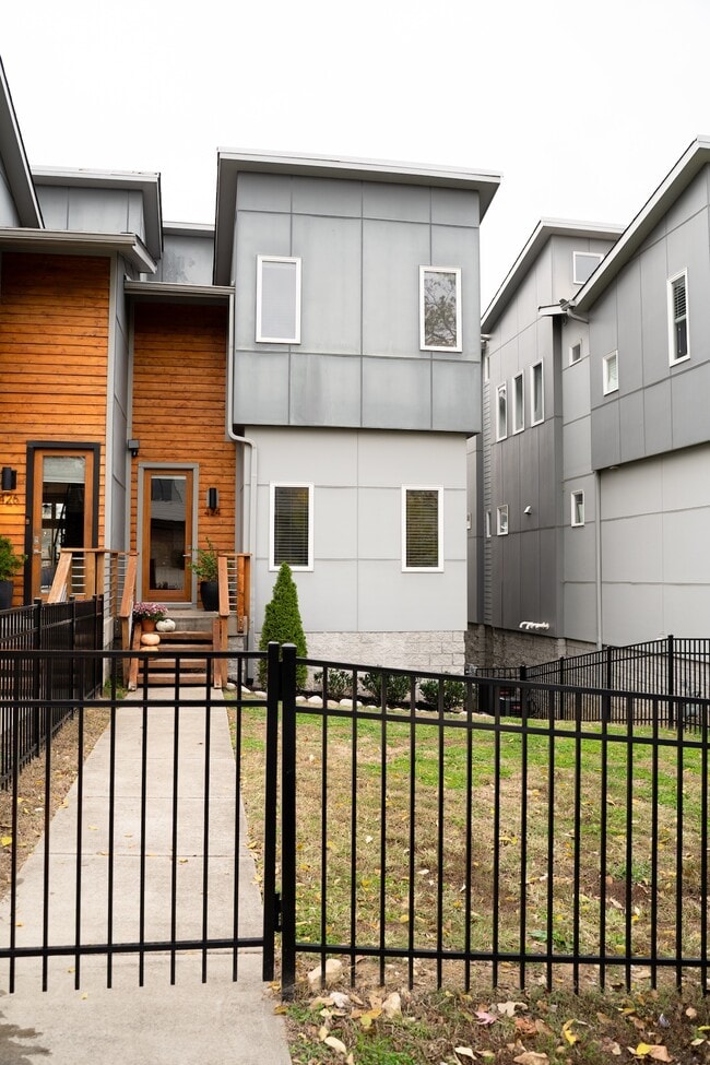 Building Photo - 424 36th Ave N