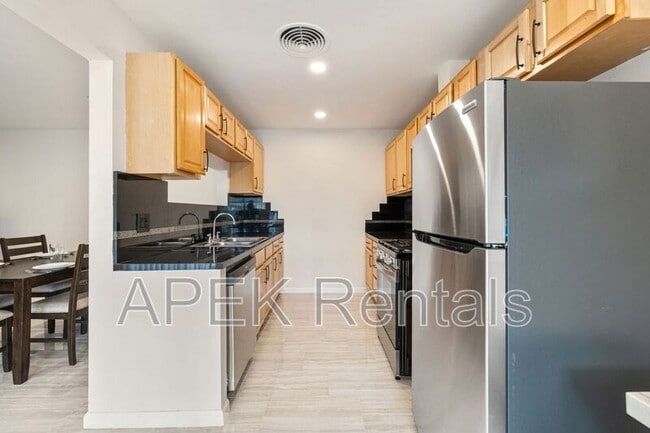 Building Photo - 1425 Vía Soledad