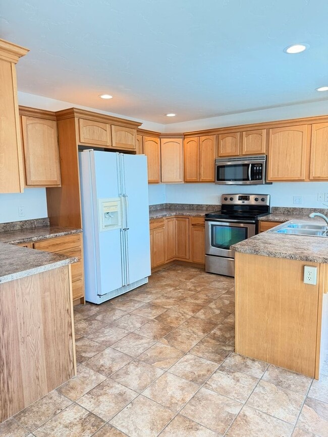 Building Photo - GORGEOUS 3Bed 2Bath 3Car Garage in NorthEast GJ!!!!!