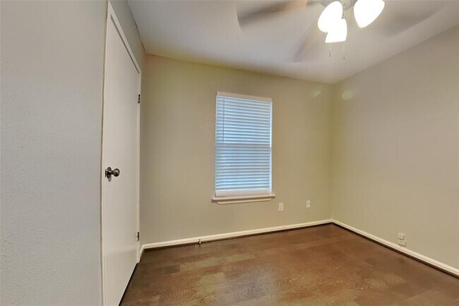 Building Photo - 57 Rockfern Ct