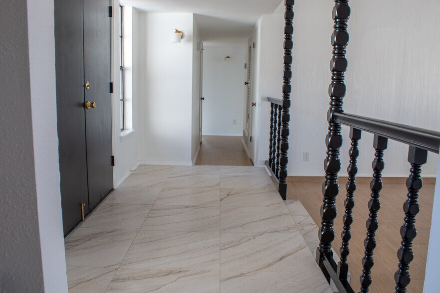 Building Photo - 10709 Lobo Ln