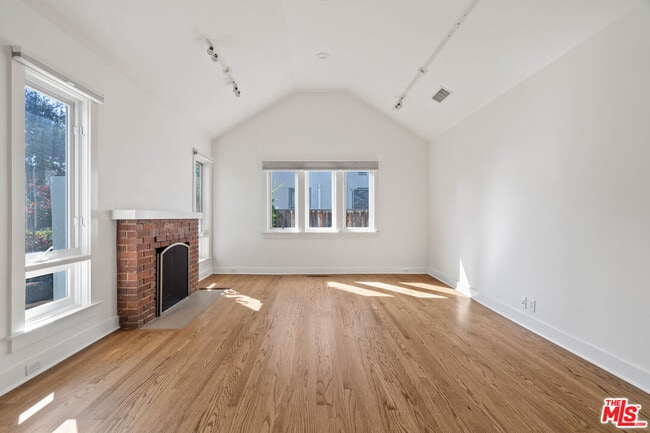 Building Photo - 949 S Muirfield Rd