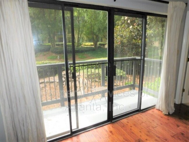 Building Photo - 4115 Pine Heights Dr NE