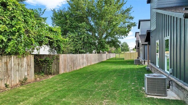 Building Photo - 1209 SW Journey Ln