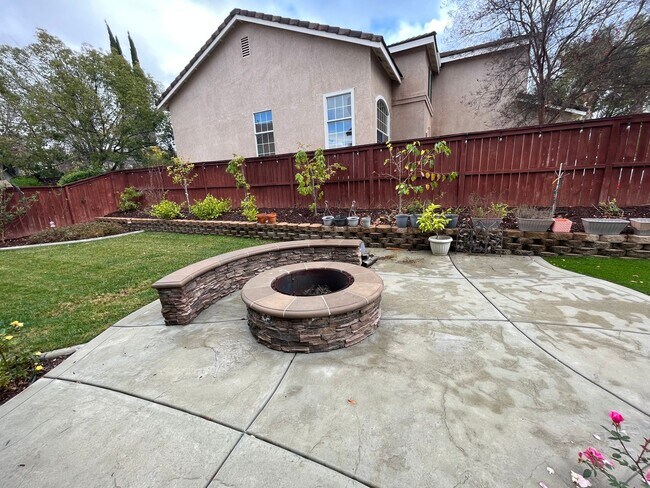 Building Photo - 40336 Cambridge St