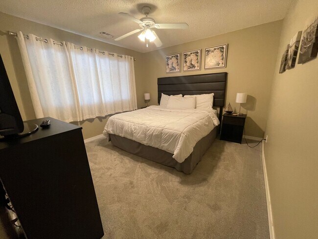 Building Photo - Furnished 2 bedroom 2 bath