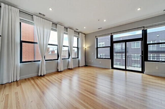 Building Photo - 2 S Leavitt St
