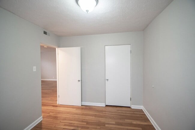 Building Photo - "Charming 2-Bedroom Retreat with Hardwood Elegance in Indianapolis"