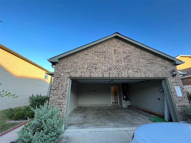 Building Photo - 16017 Hawthorne Heights Trail