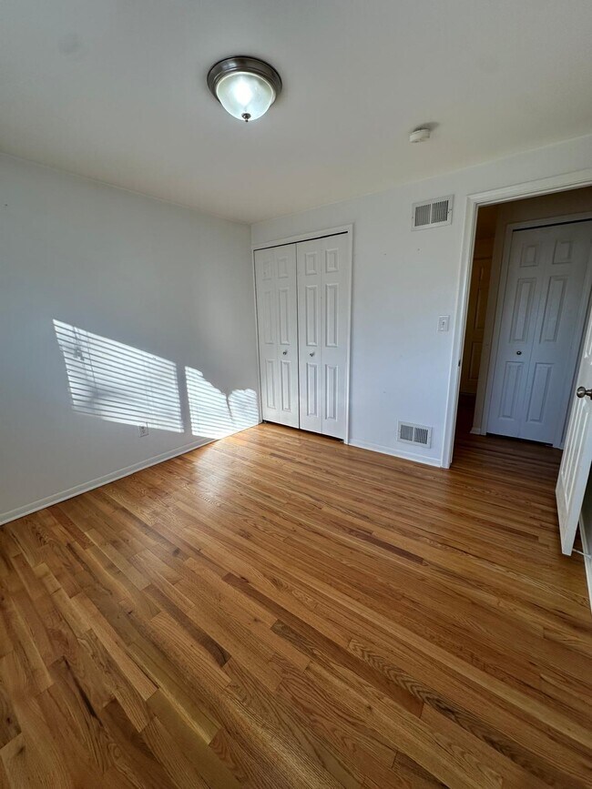 Building Photo - 2184 Cumberland Dr