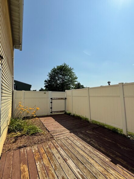 Building Photo - 71 Reliance Sq