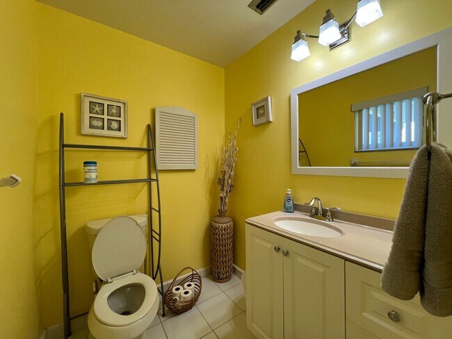 Building Photo - $3,300/month ** Short Term / Seasonal - Fu...