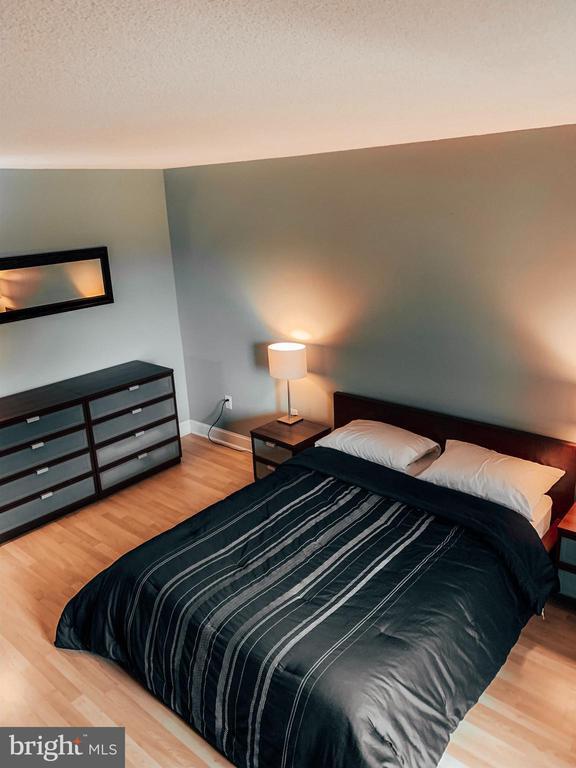 Building Photo - 1300 Army Navy Dr