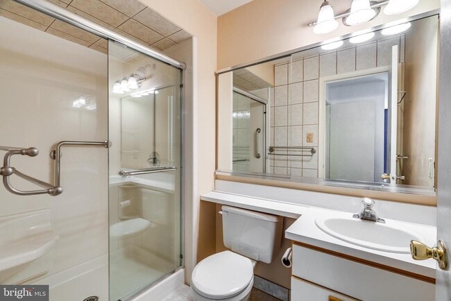 Building Photo - 1602 Hawthorne Ct