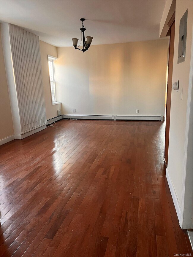 Building Photo - 105-17 170th St