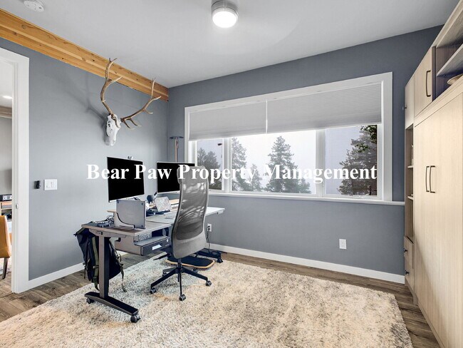 Building Photo - "Spacious 5-Bed Retreat with 3.5 Baths on ...