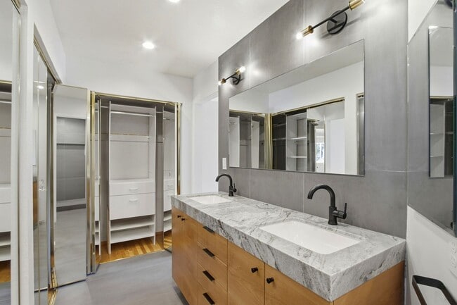 Building Photo - 6137 Banner Dr