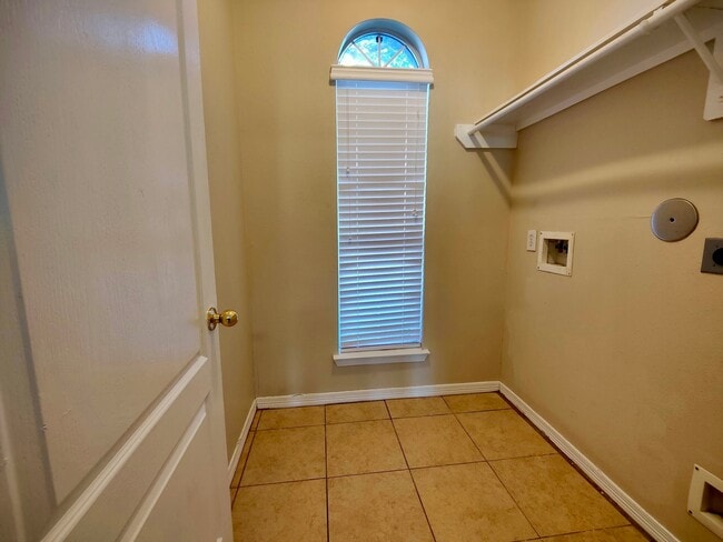 Building Photo - 21915 Stockbridge Ln