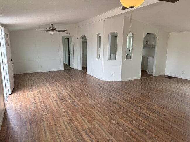 Building Photo - 13687 S Hound Dog Rd