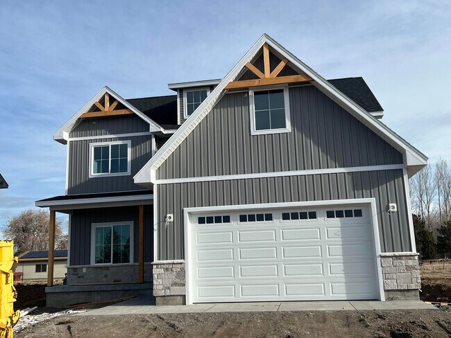 Building Photo - BRAND NEW 4 Bed, 2.5 bath home in Rexburg ...