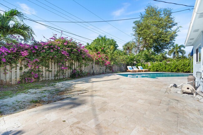 Building Photo - 4921 NE 23rd Ave