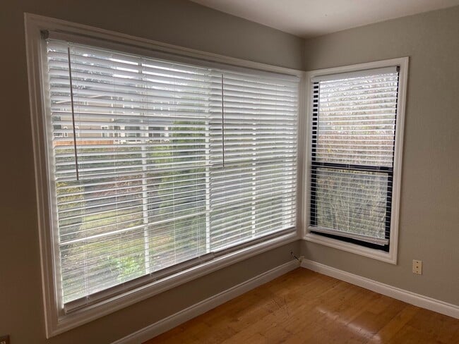 Building Photo - Wonderful Cottage 3 Blocks from Beaverton HS and downtown Beaverton