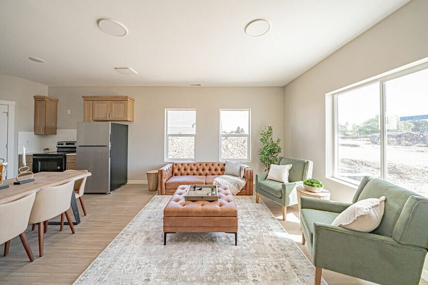 4-Living - Equinox on Lincoln