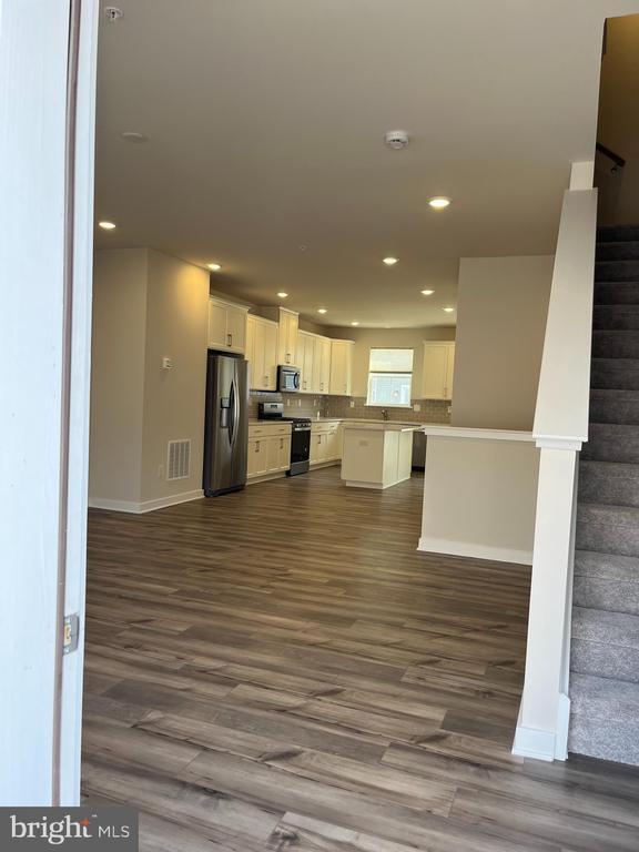 Building Photo - 37 E Front St