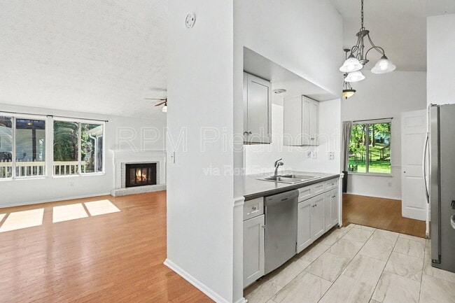Building Photo - 10475 Willow View Cir