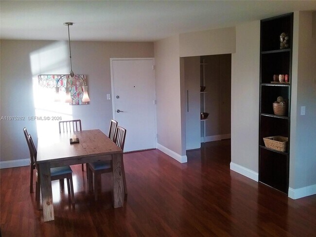 Building Photo - 401 Golden Isles Dr