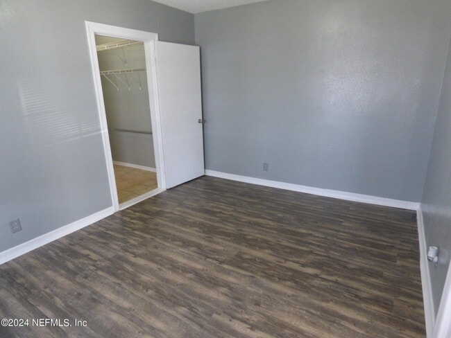 Building Photo - 516 E 58th St