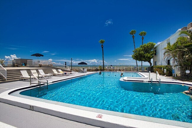 Building Photo - 1555 Tarpon Center Dr