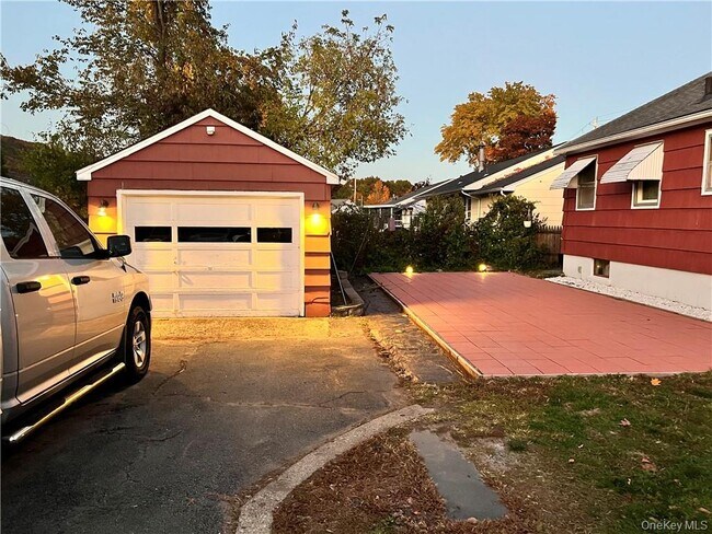 Building Photo - 108 Kingston Ave