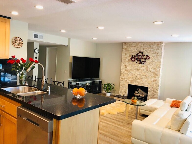 Building Photo - 24641 Ashland Dr