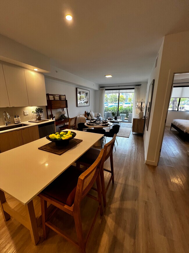 Building Photo - 572 S Biscayne River Dr