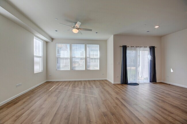 Building Photo - 5935 Hawkweed Dr