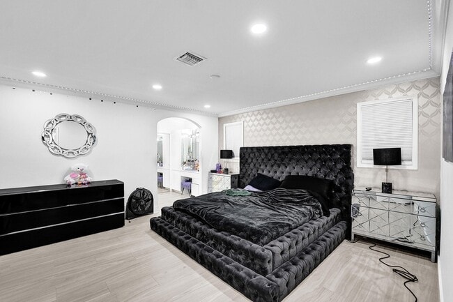 Building Photo - 3681 N 54th Ave