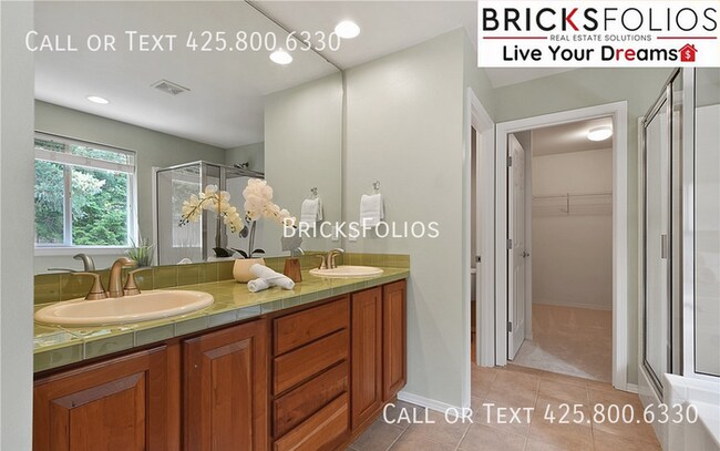 Building Photo - Welcoming Home in Bothell, Ideal for Relax...