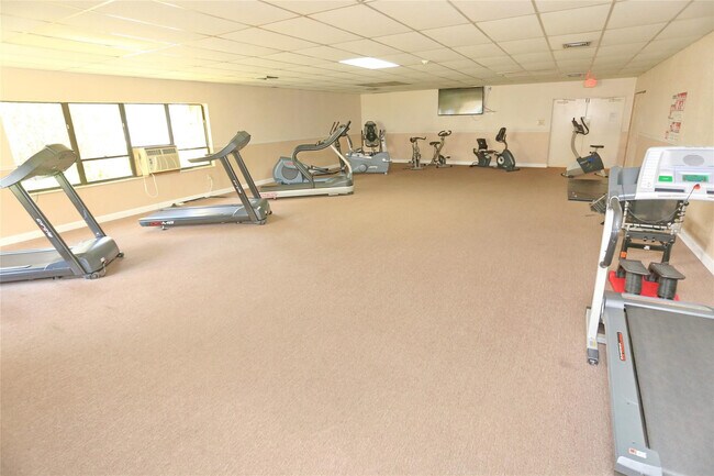 Building Photo - 8225 Sunrise Lakes Blvd